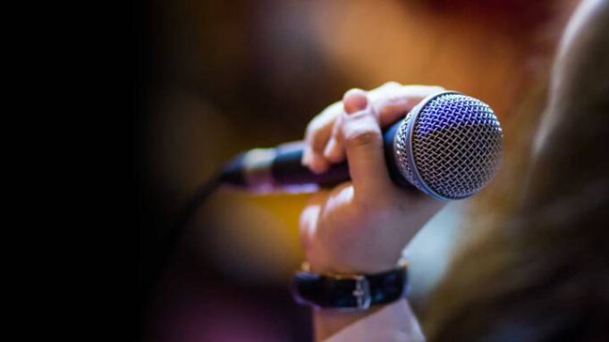 Karaoke en tu Casa: Diversión en el hogar