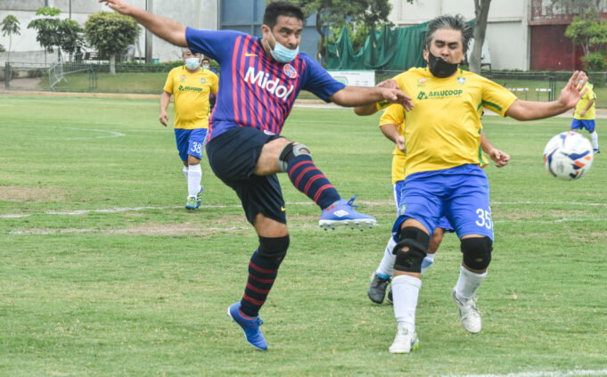 Fútbol AELU: 32 equipos participan en inicio de torneo