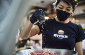 Ataka Burger: «Hamburguesas ricas y accesibles para los demás»
