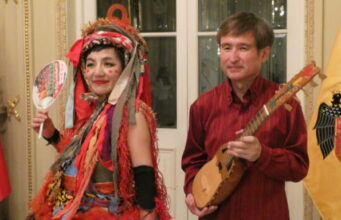 Emi Shirasaki & Tohoku Rokken Roll Show: En Japón conocemos el folclore peruano, la quena y charango andino