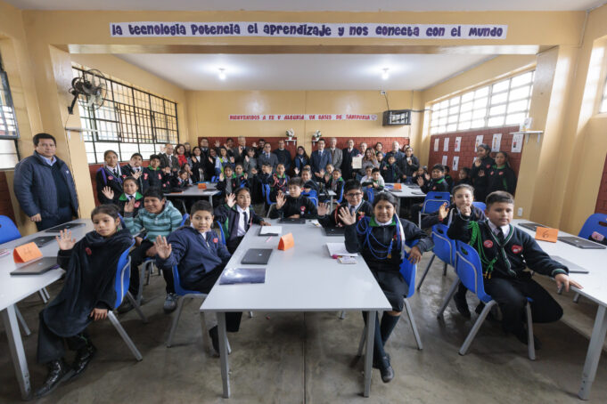 APJ: Inaugura Aula de IP para 800 alumnos en Colegio de Ventanilla