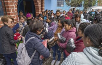 APJ y Fujinkai Donan Frazadas a Comunidades Vulnerables de Lima