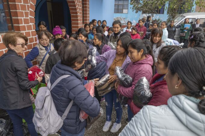 APJ y Fujinkai Donan Frazadas a Comunidades Vulnerables de Lima