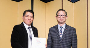 La Asociación Peruano Japonesa reconoció a Hugo Velazco Flores, ganador del Premio José Watanabe Varas 2024