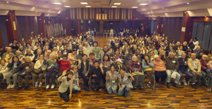 Mago Keiichi Iwasaki: Alegró a los kōreisha del Centro Recreacional Ryoichi Jinnai