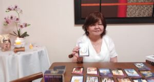 Juana Nakasato: “El tarot solamente es un conductor”